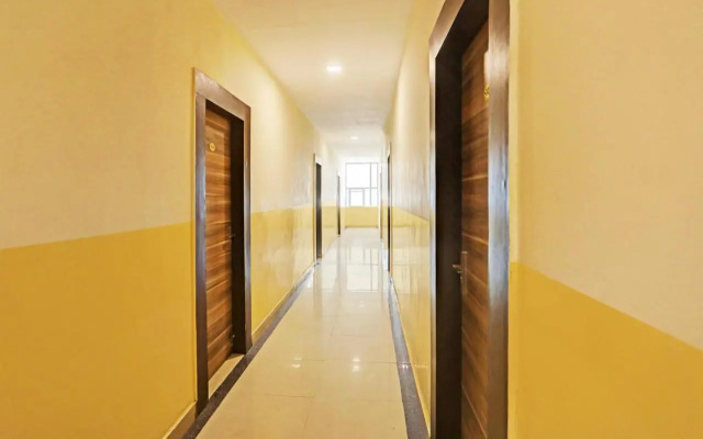 OYO 13869 Hotel Saharsh Grand