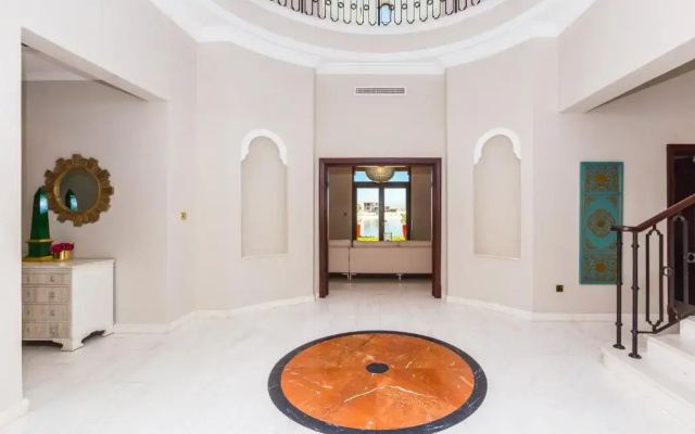 Maison Privee - Prvt Pool & Beach Access in Luxury Palm Jumeirah 6BR Villa