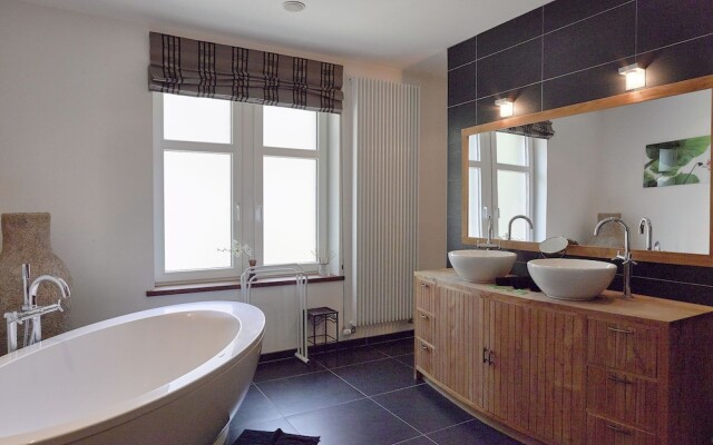 Attractive Holiday Home in Spa With Swimming Pool