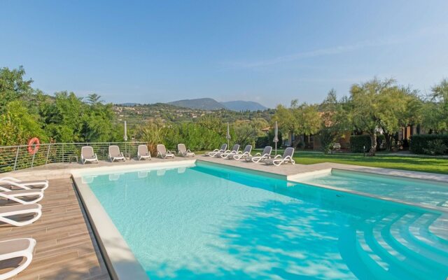 Belvilla by OYO Comfortable Apartment With Pool