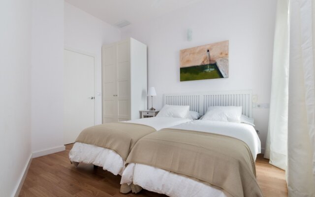 Prime Location 2 Bd Apartement Next To The Town Hall Square Zaragoza Ii