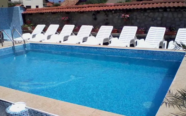 Saint Nikola Family Hotel