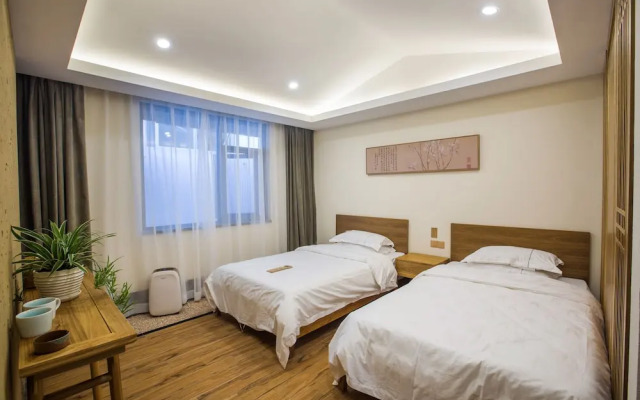 Wuyishan Old Street Hill Lodge