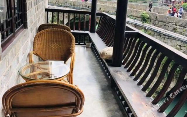 Wushi Ju | Zhenyuan Ancient Town Riverside Homestay