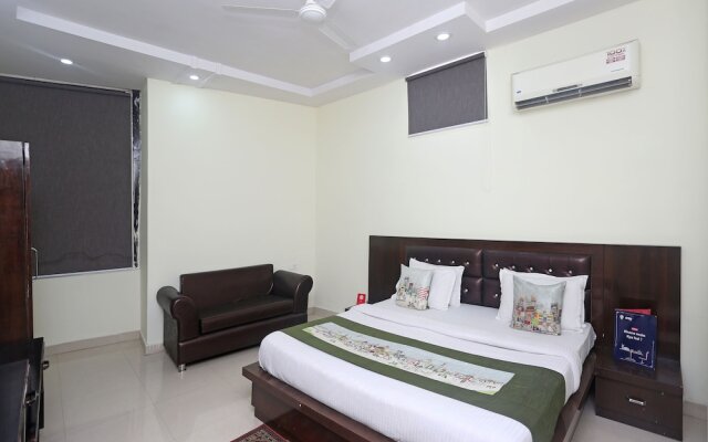 OYO 9565 Hotel New Shiv Murti