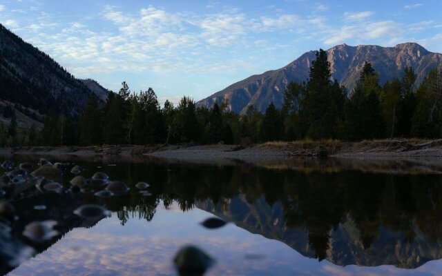 Similkameen Wild Resort & Winery