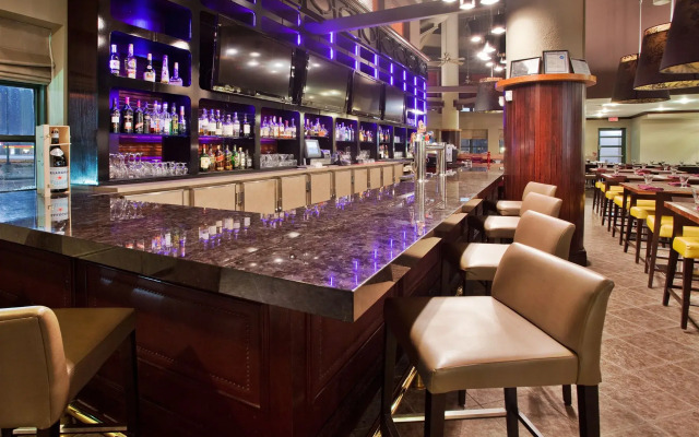 Holiday Inn Hotel & Suites Ottawa Kanata by IHG