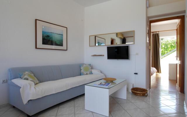 Rouladina Apt 2 in Stalos