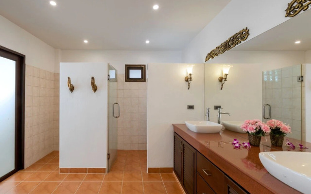 Grand Pool Villa