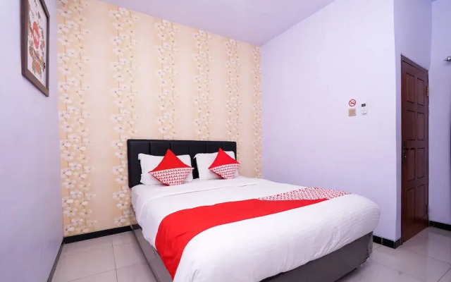 OYO 496 Eston House