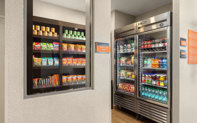 La Quinta Inn & Suites by Wyndham Santa Clarita - Valencia
