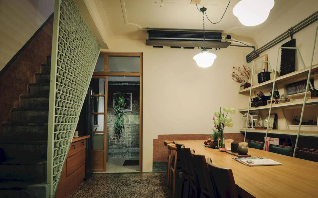 365.Hostel