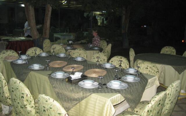 Rezeiky Hotel And Camp Luxor