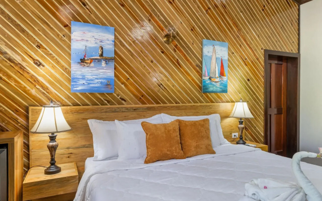 Hotel and Dive Center Roatan Yacht Club