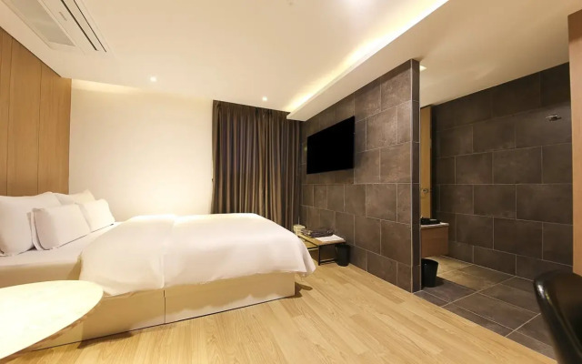 Centralperson Pyeongtaek Hotel