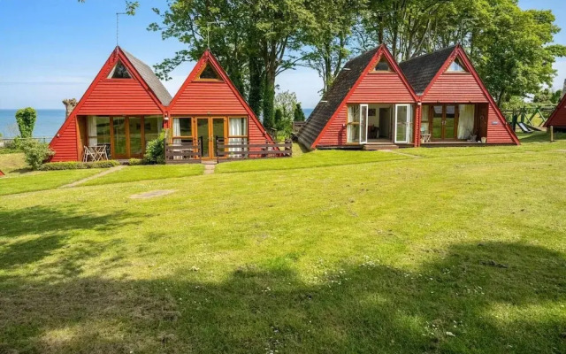 The Lookout, Sunny Beach Retreat, Sleeps 5 Guests