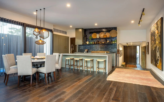 Shambala Dana: Beach and pool