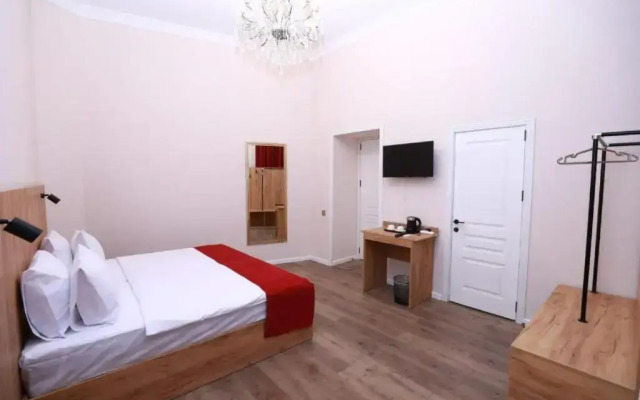 London Hotel and Guest House