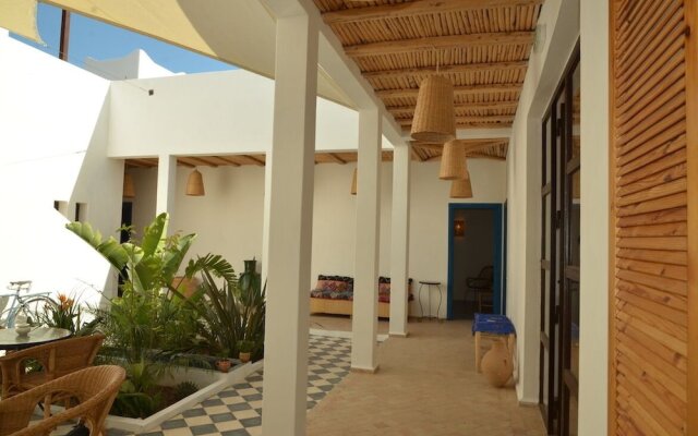 Guest House 12 People, 5 Bedrooms, Overnight or Full Rental
