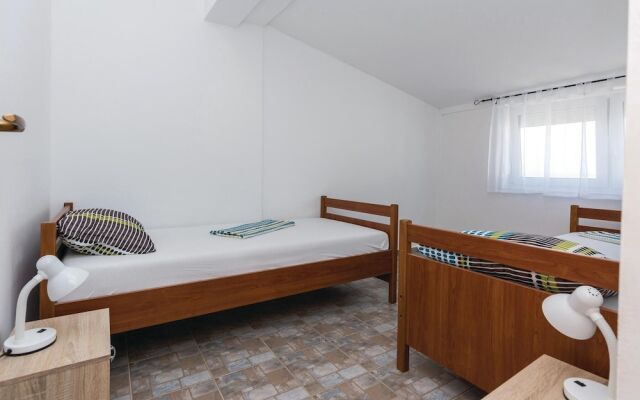 Beautiful Apartment in Vir With 2 Bedrooms and Wifi