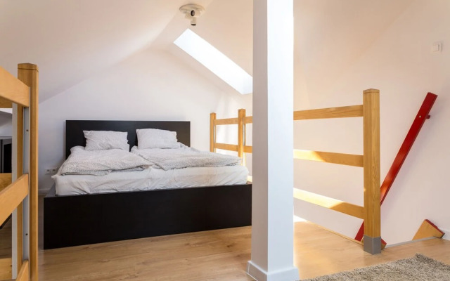 TimeGoesSlow Cozy Attic City Center