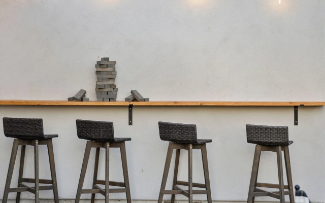 Desert Dreaming Deluxe Retreat w Pool Putt