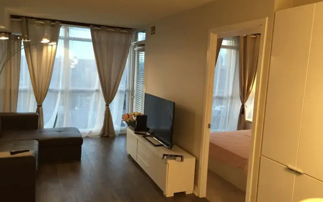 NGE Stays - Downtown Suite Lake View