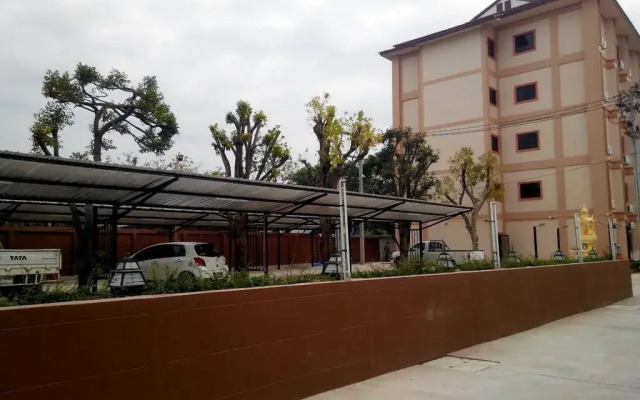 Muangchalearm Apartment