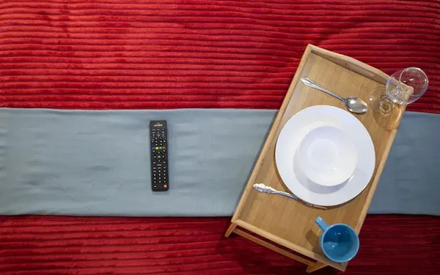 Диван и Чемодан на ул. Сибиряков-Гвардейцев, 15/1