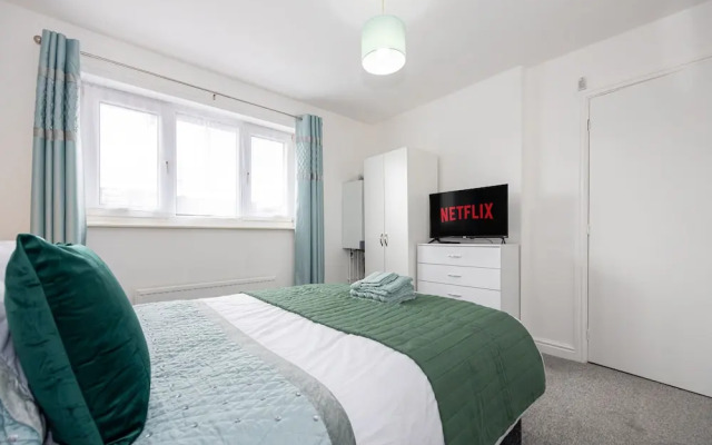 Captivating 3-bed House in Blackburn