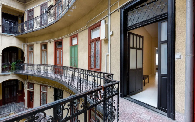 Luxurious 2 bedrooms apartment downtown