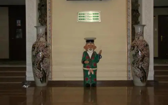 Отель Zargaron Plaza