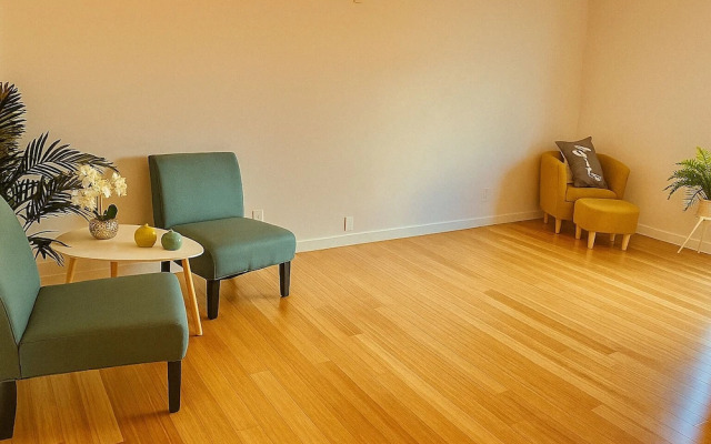 Cozy Capitol Hill with Needle View