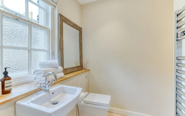 The Gloucester Lane Residence