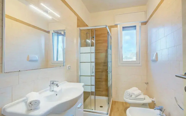 Le Bianche Apt 2 with Garden near The Sea