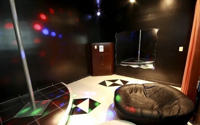 Motel Xanadú - Adults Only