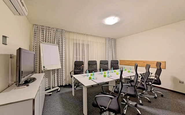 Hotel Cubix