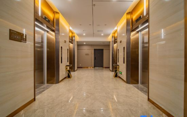 Home Huayi Collection Hotel (Jinan Wanda Plaza Qilu Software Park)