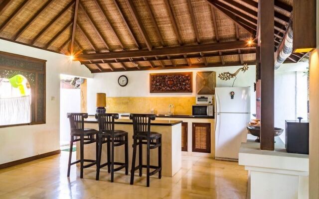 Colonial White House - Seminyak