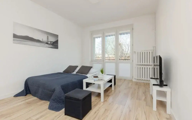 Bright Studio With Balcony by Renters