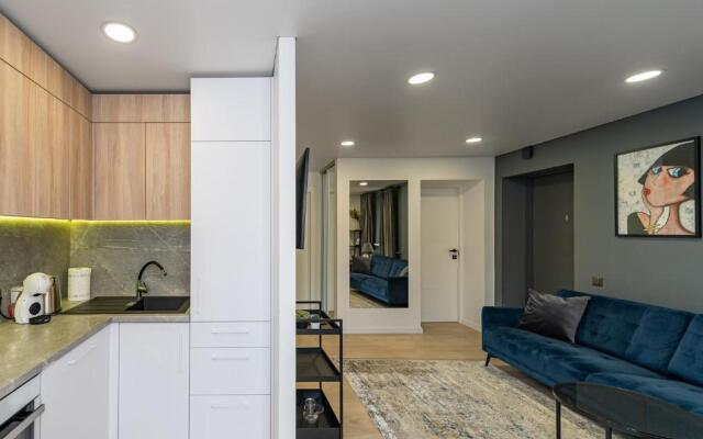 RIVERFRONT 2BD Old Town Apartment by Hostlovers