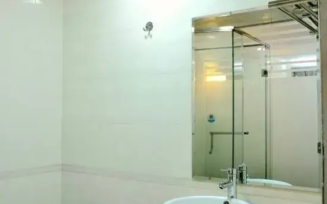 Holiday Hotel