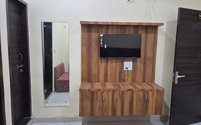 Hotel RK Residency | Hotel Near Banke Bihari Mandir.