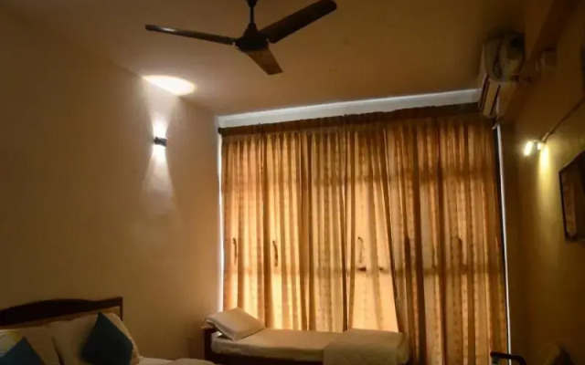 Easternwoods Hotel Raj