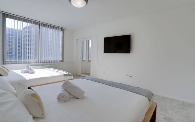 Sensational & Modern apt in Crystal City