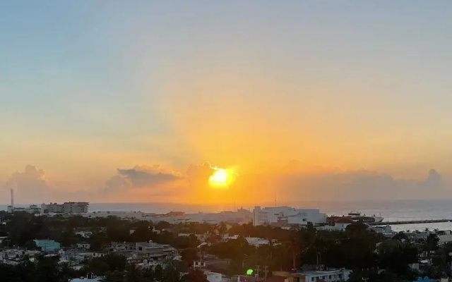 New Downtown Condo with Rooftop Pool