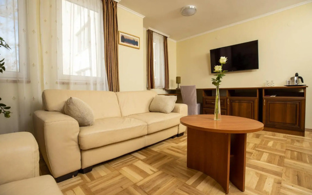Dóm Hotel