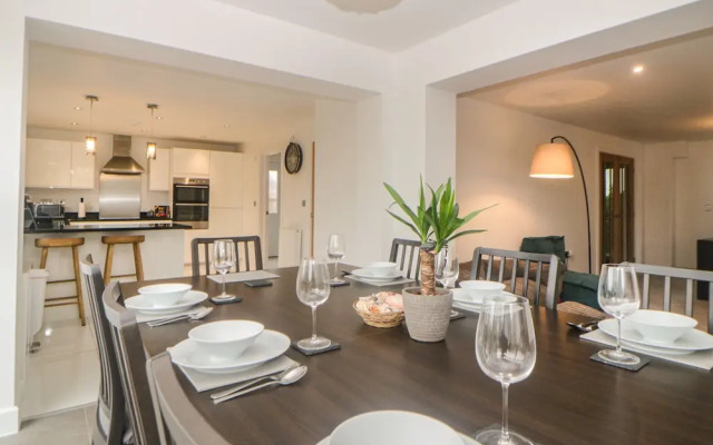 2 White Rock Court
