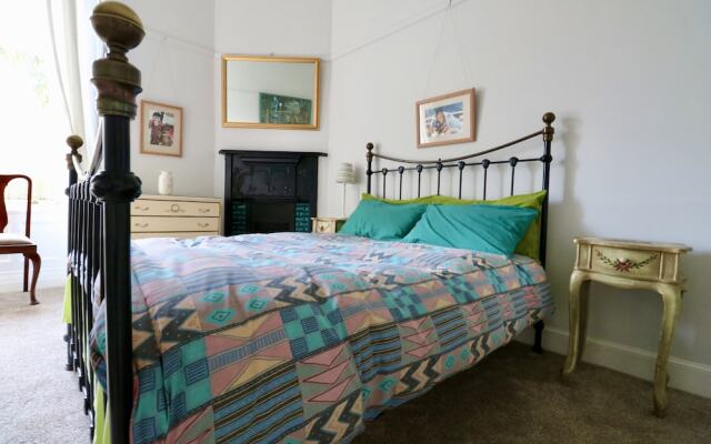 Period Deco flat in west end