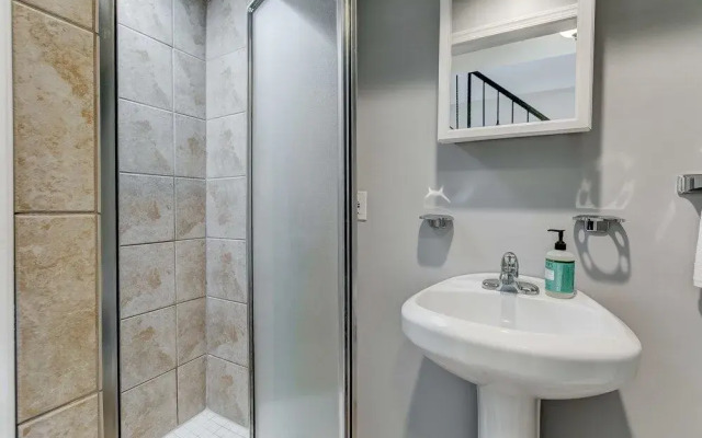 Upscale Home W/rooftopdeck&parking Near Stadiums
